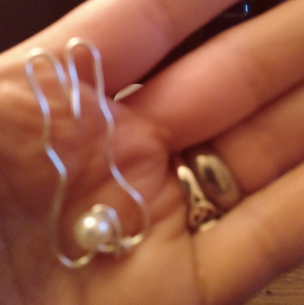 Bunny Rabbit 🐰earrings - Picture 2 of 2